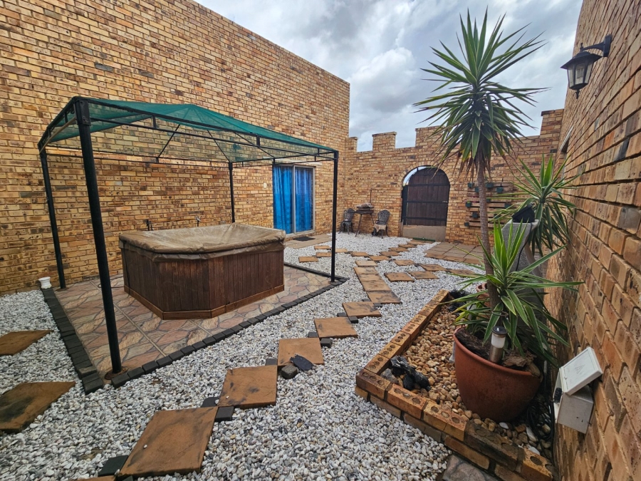 8 Bedroom Property for Sale in Potchefstroom Rural North West